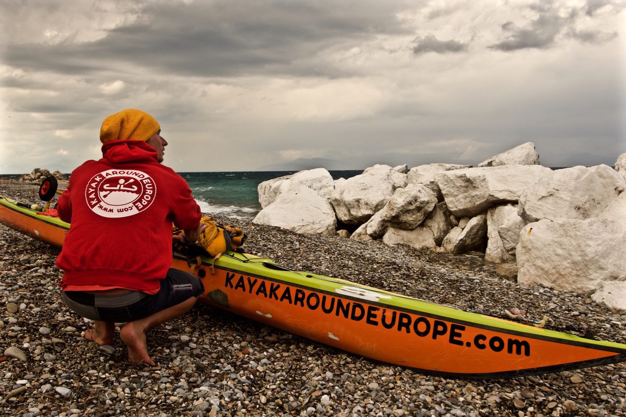 Řecko - Korintský záliv (Foto: Jiří Oliva, Kayak Around Europe ©)